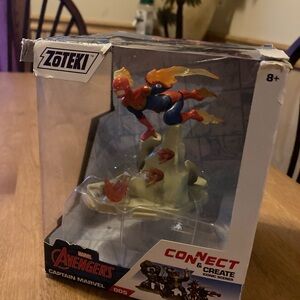 Zoteki Connect and Create Marvel Avenger Captain Marvel #005